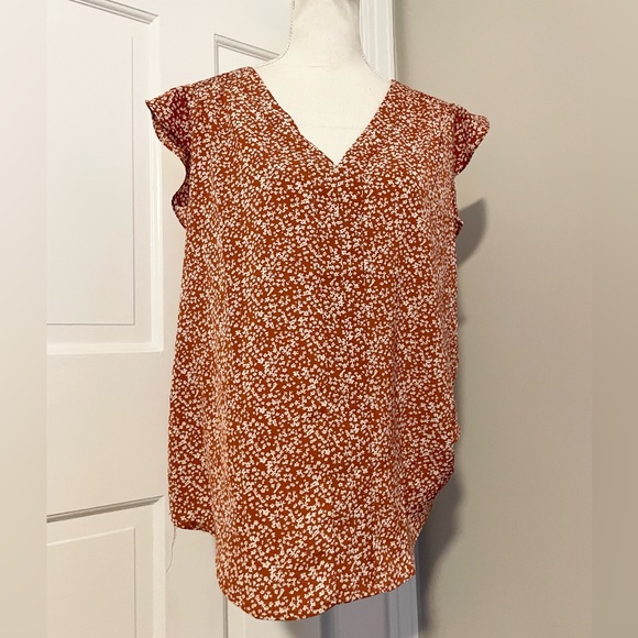 Monday Fun Ari Flutter Sleeve Top from Stitchfix - Picture 2 of 5